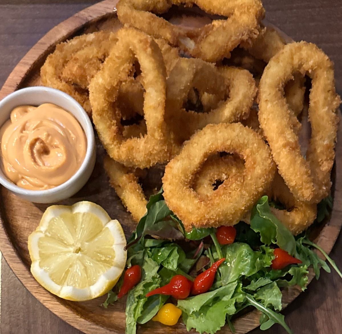 Inele Calamari Pane cu Sos Cocktail