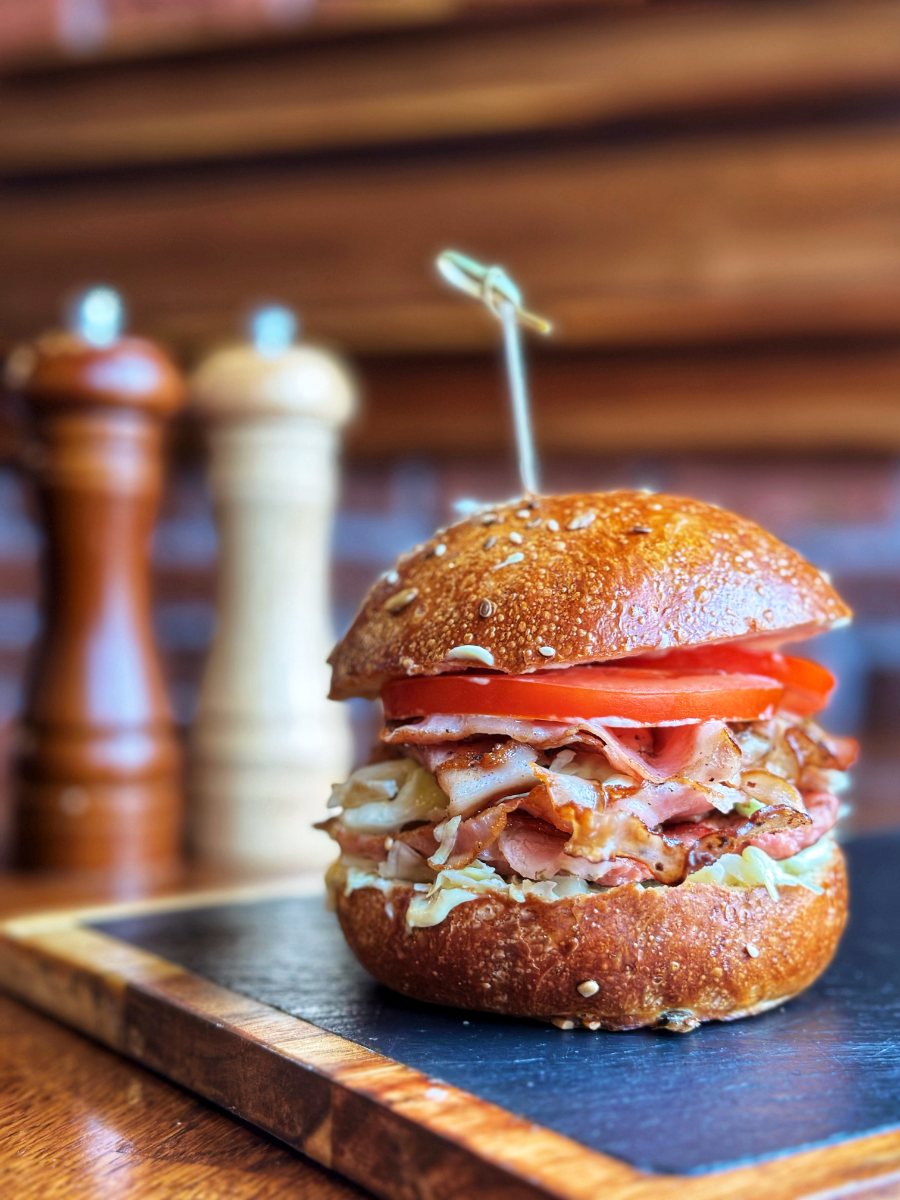 Salsiccia & Porchetta Burger