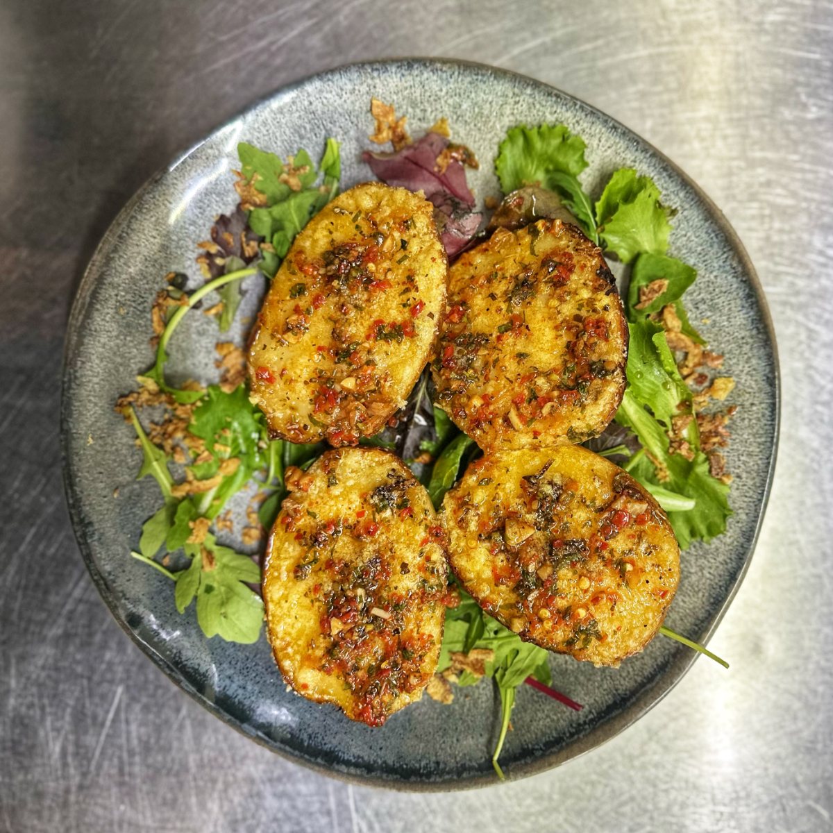 Cartofi Copti cu Unt Aromatizat si Parmesan