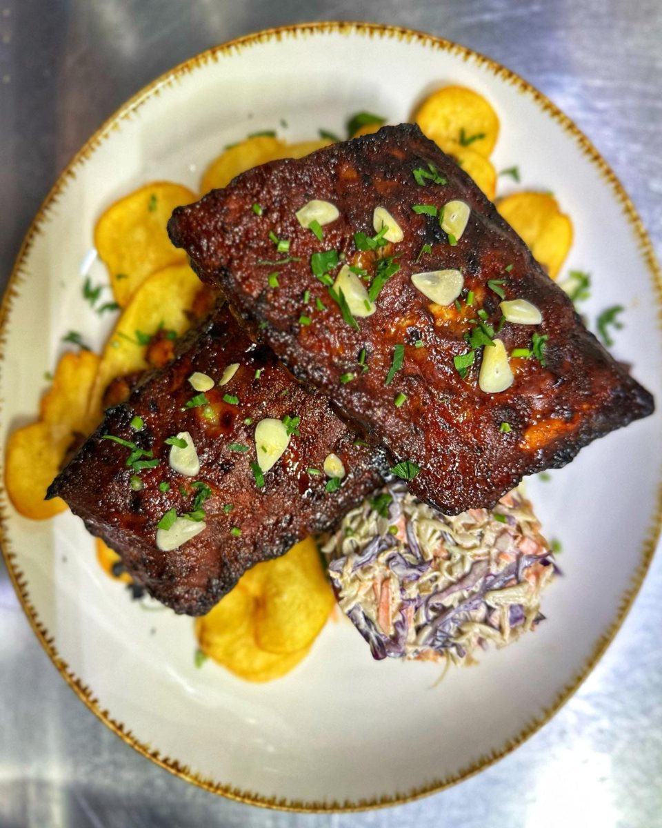 Pork Ribs, Cartofi Prajiti si Salata Coleslaw